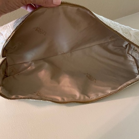 Amrita Singh Bangle Case - Picture 4 of 11